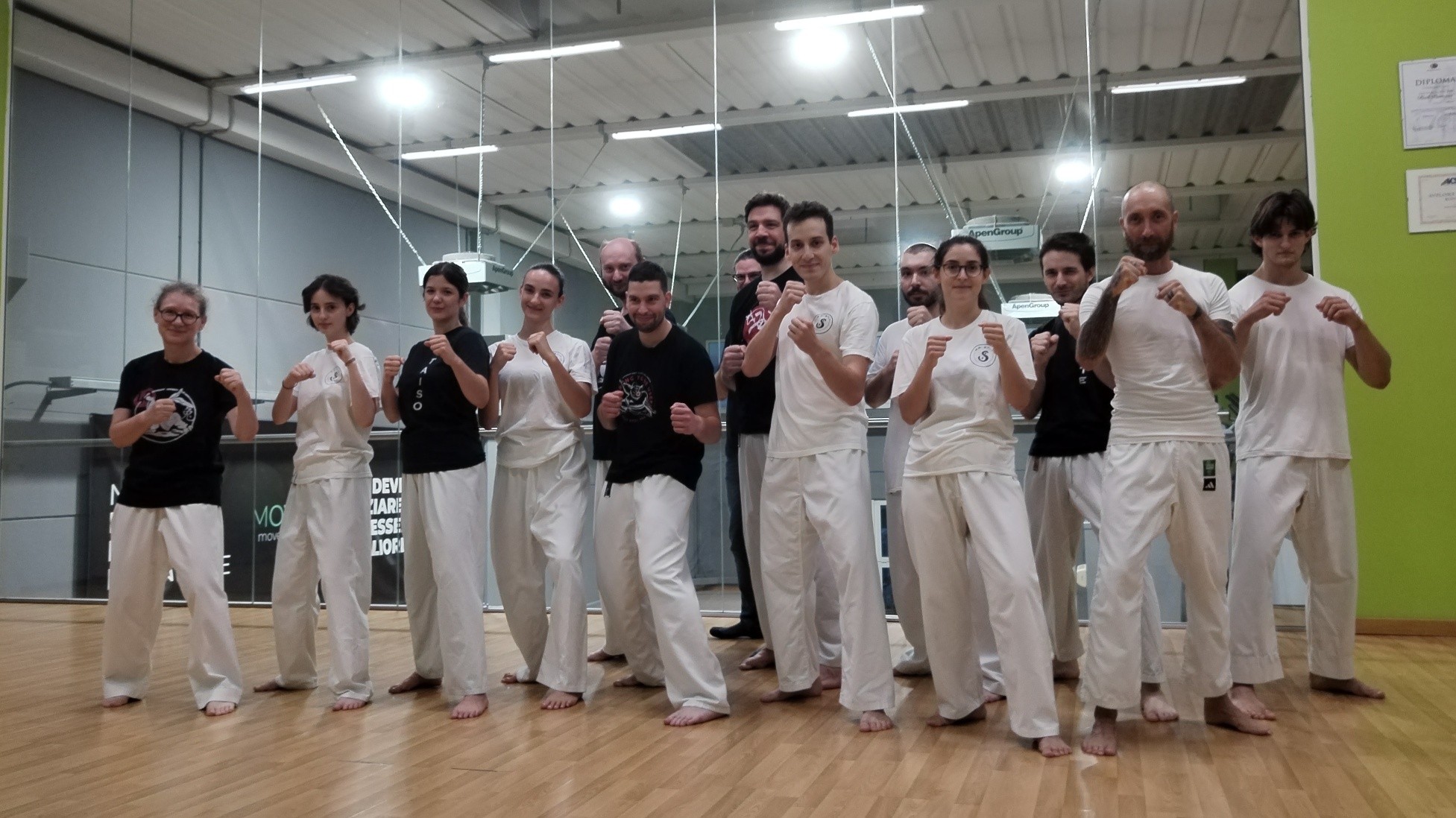 Ieri sera ultimo allenamento con il gruppo di Karate Makotokai. 
Ora anche noi ci prendiamo una piccola pausa.. Buona estate a tutti!  #makotokai #karate #taijiquan #baguazhang #qigong #artimarziali